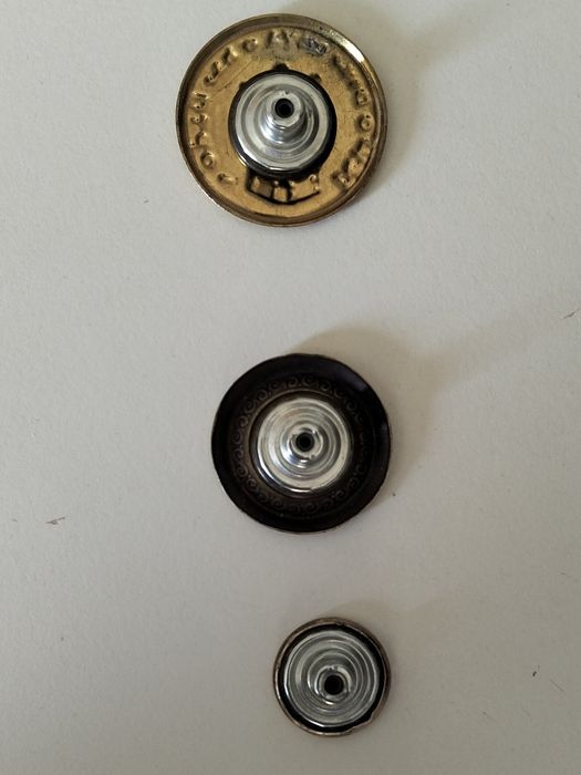 3 Botões antigos