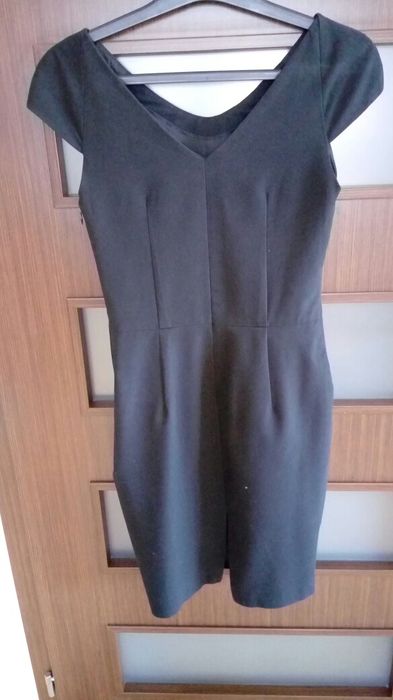 Przepiękna mała czarna