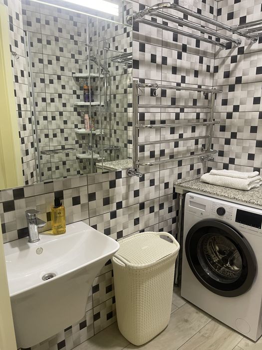 Комфортна 2 кім. новобудова в центі  міста ( Парк Шевченка)