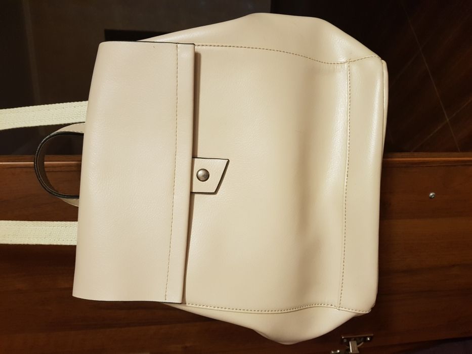Молочний шкіряний рюкзак