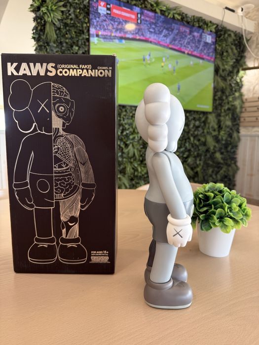 Boneco Kaws 37Cm
