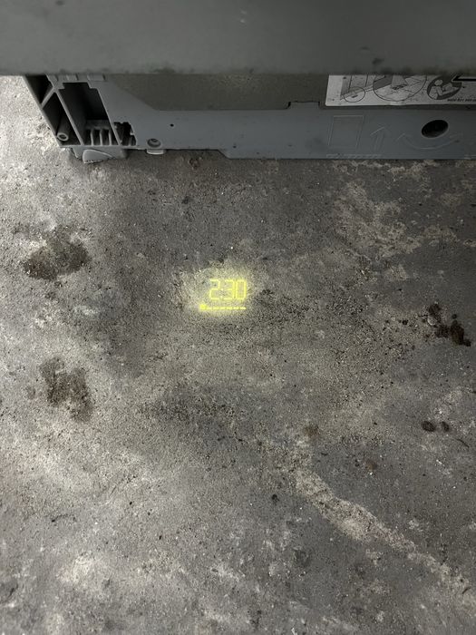 Вбудована посудомийна машина Neff з проекцією