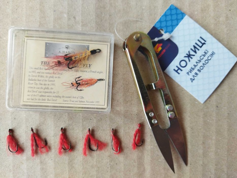 Гачки та ножиці для рибалки