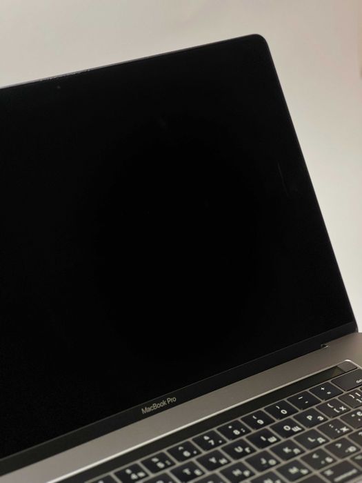 MacBook Pro 15 2017 i7 16/512 Touch Bar