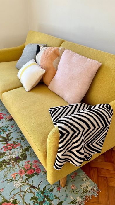 Sofá cama 3 lugares amarelo