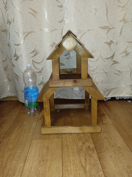 Кормушки двухъярусные для разных  птиц