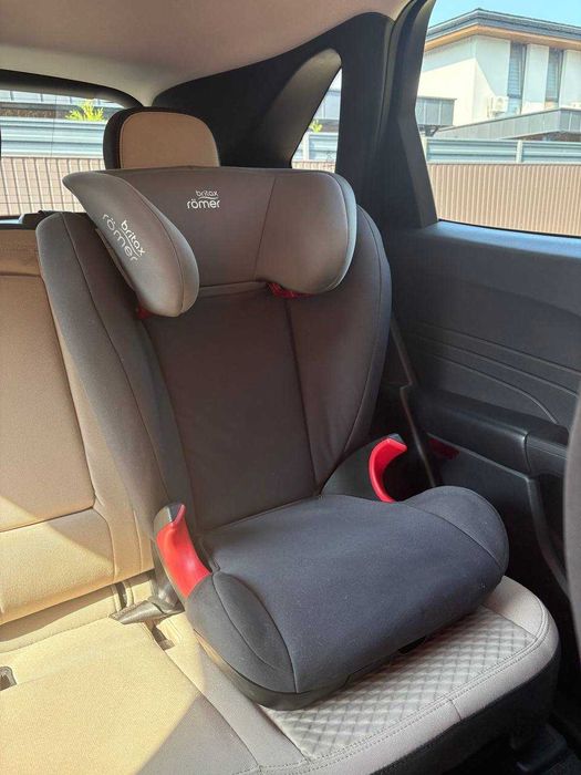Автокрісло britax romer