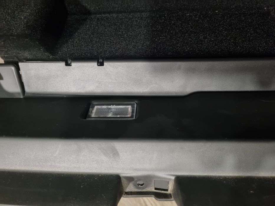 Бардачек Tesla Model Y 2021  оригінал б/у 2021