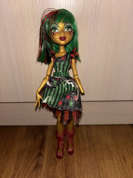 Колекційна лялька Джиніфаєр