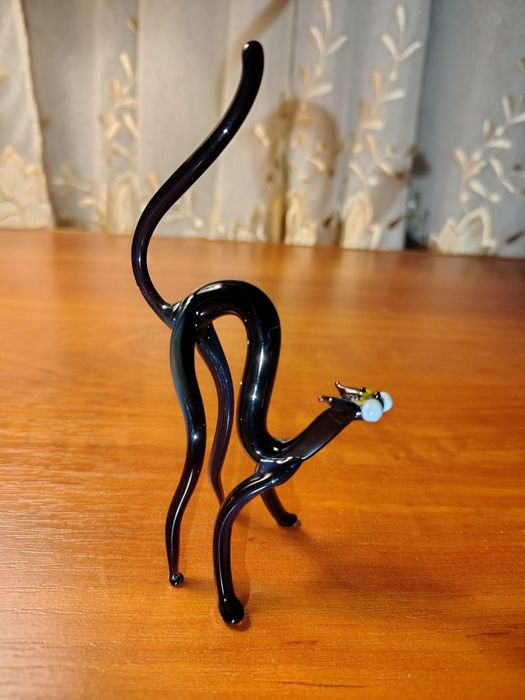 Вінтажні статуетки янтарного кольору, фарфорові (Полонне), з кольорового скла.