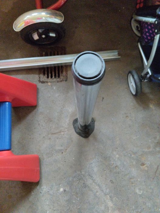 Chromowana noga do stołu