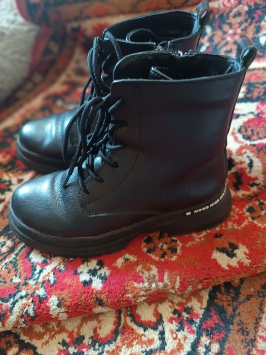 Продам взуття на дівчинку