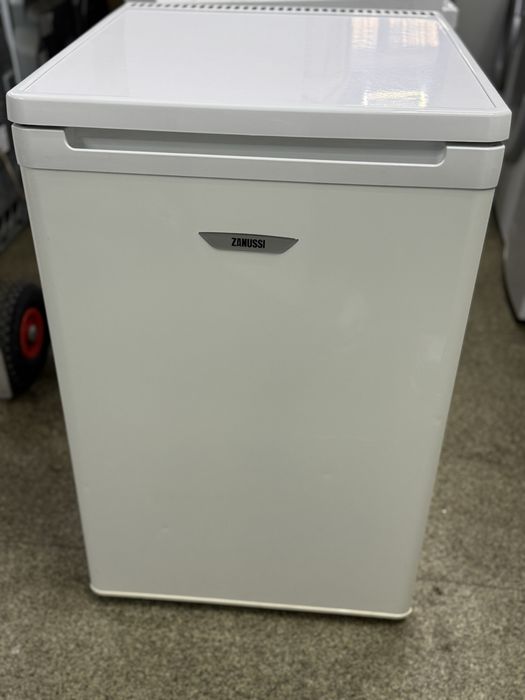 Малий холодильник sanussi Європи студент. 90 висота