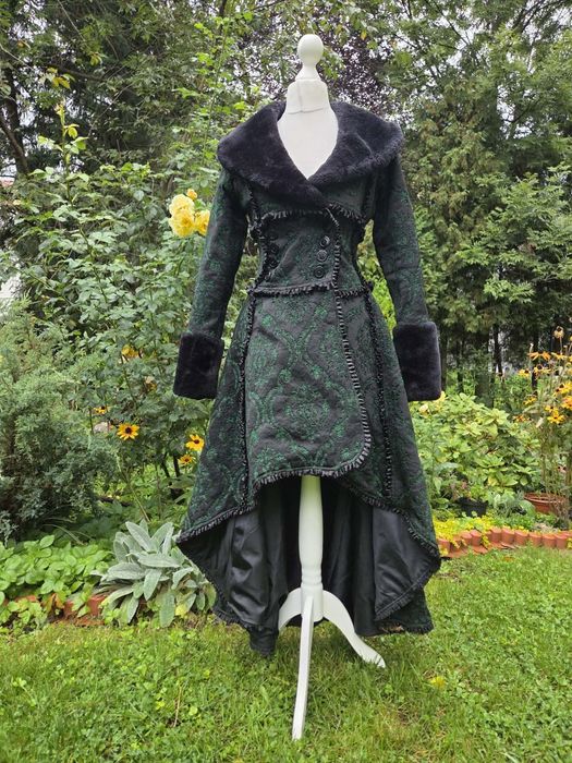 Gotycki płaszcz bawełniany z zielonymi wzorami romantic goth
