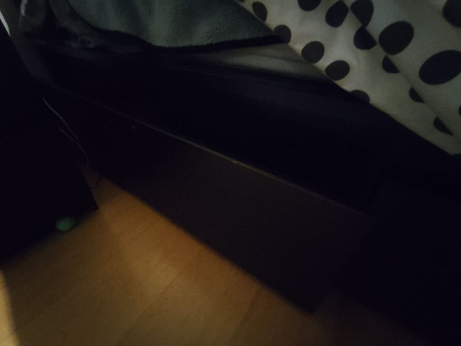 Cama Malm Preta 160x200 + mesas de cabeceira
Estrutura cama c/arrumaçã