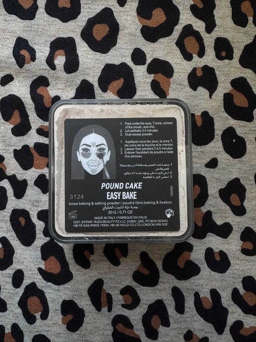 Puder Huda Beauty Pound Cake