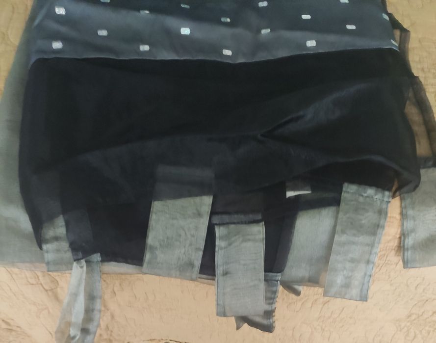 Cortinados, o par e almofadas