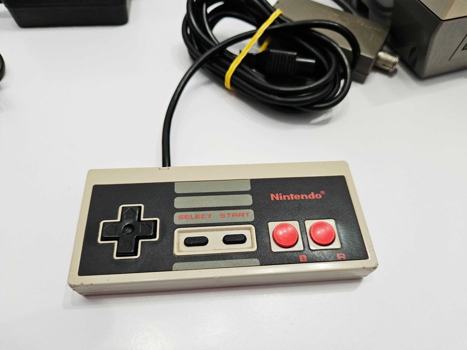 Nintendo NES NESE-001 European Version  + pad + zasilacz + RF Switch