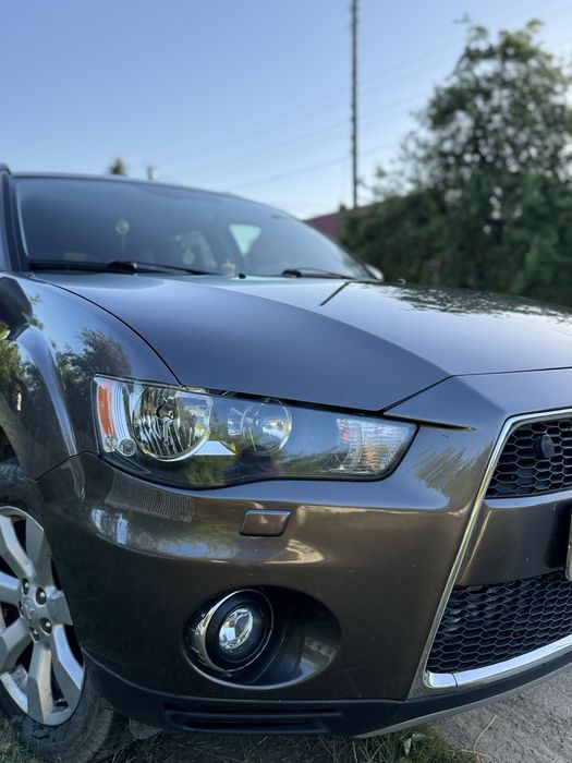 Mitsubishi Outlander 2012