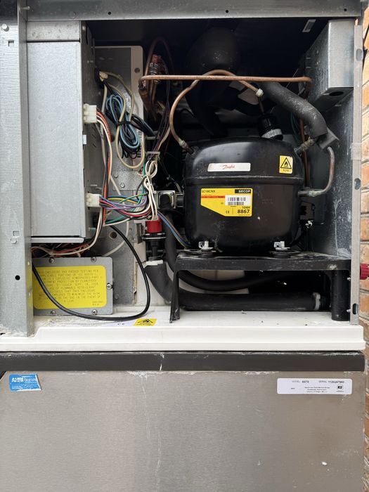 Льодогенератор Manitowoc 250 кілограм на добу кубикового льоду