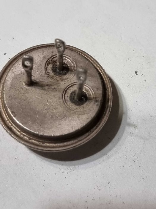 Продам Транзистор П 210Б