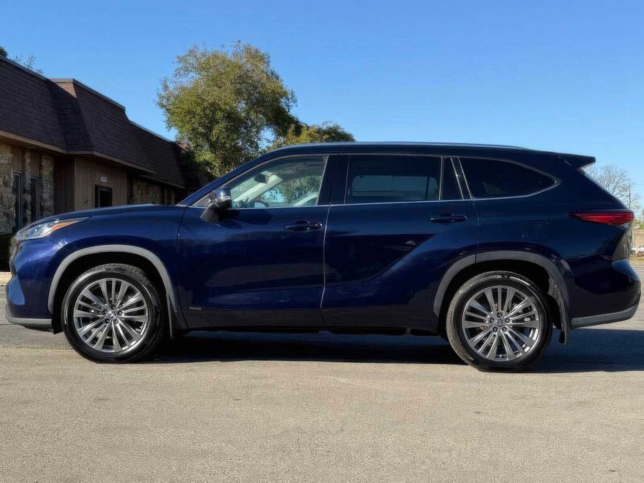 Toyota Highlander Limited      2022