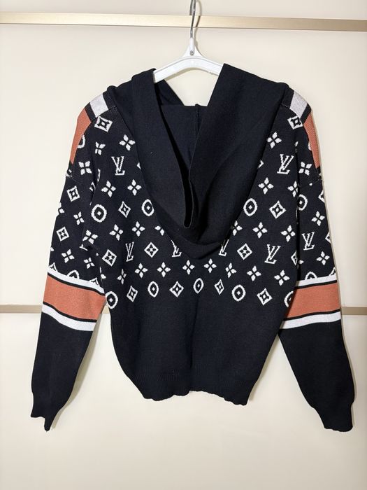 Продам НОВЫЙ женский костюм (кофта+штаны)