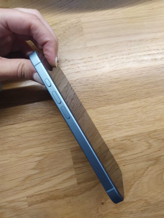 Iphone 16 azul / Verde