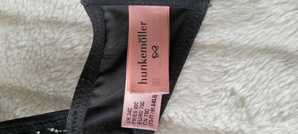 Czarny biustonosz push-up zapinany z przodu Hunkemöller,roz 75C