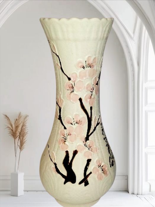 Гарна ваза для інтер'єру.