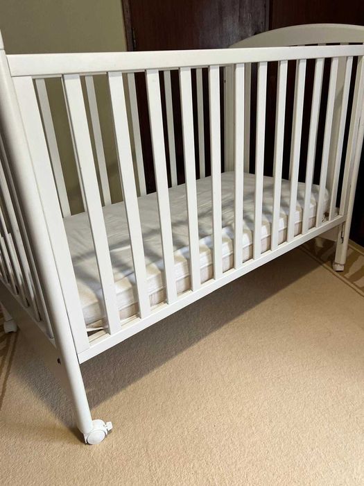 Berço de bebé incluido com colchão