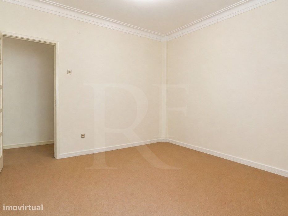 Apartamento familiar T5 na Estrela | Prédio com elevador