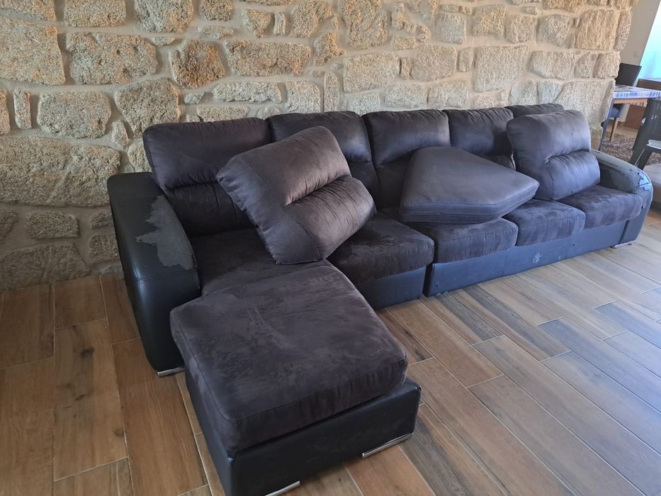 Sofá preto em pele de pêssego