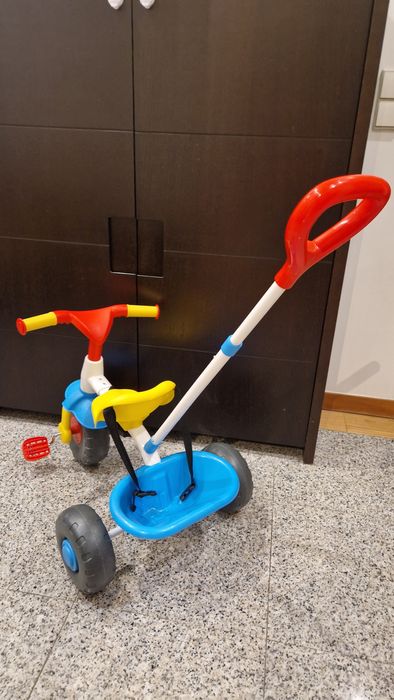 Triciclo Feber como novo