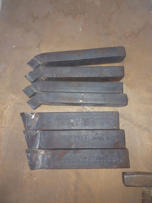 Різці токарні прохідні