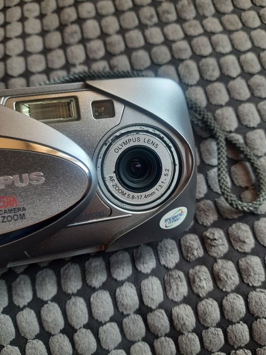 Фотоапарат Olympus C-460.