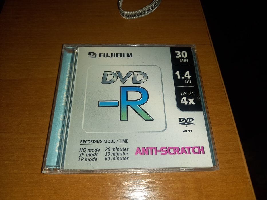 Видеокамера Canon DC301