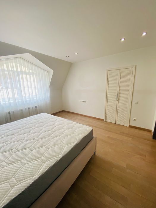 Оренда будинку 4+ кімнат