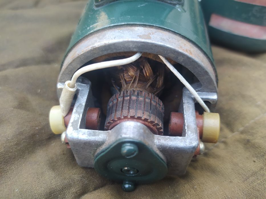 Щёточный двигатель коллекторный ссср .