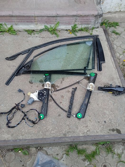 Авто запчастини БМВ 16 І Скло, скло підйомник ручка,  резинки