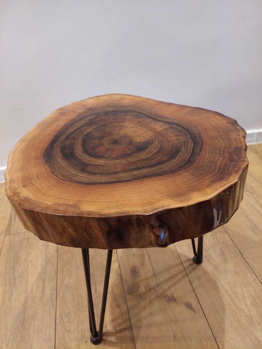 Stolik plaster drewna z żywicy epoksydowej