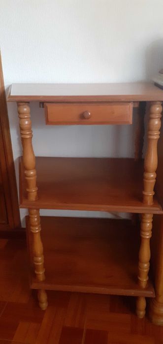 Mesa de apoio a t.v. ou outros