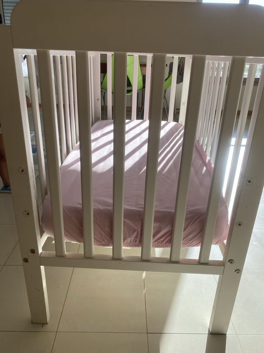 Vendo berço com algumas marca de uso