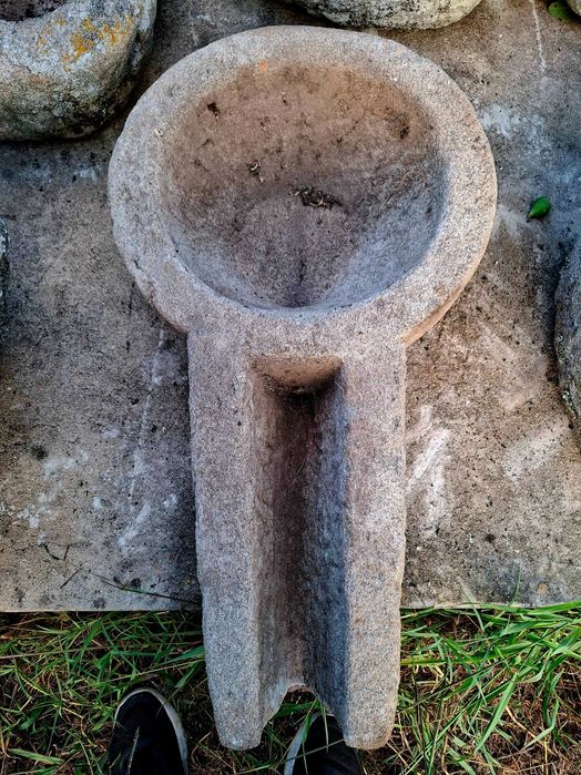 Caneiro em Pedra Antigo