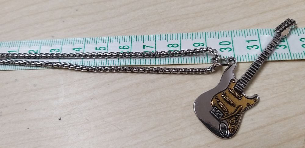 Colar Guitarra Elétrica.