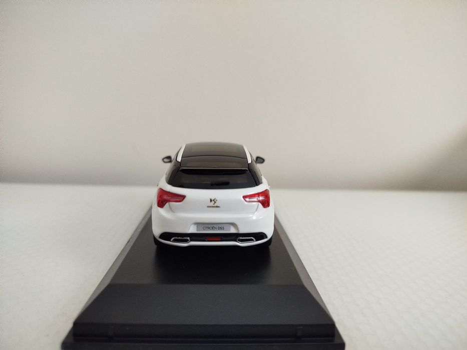 Miniatura Citroen DS5 Nova 1/43