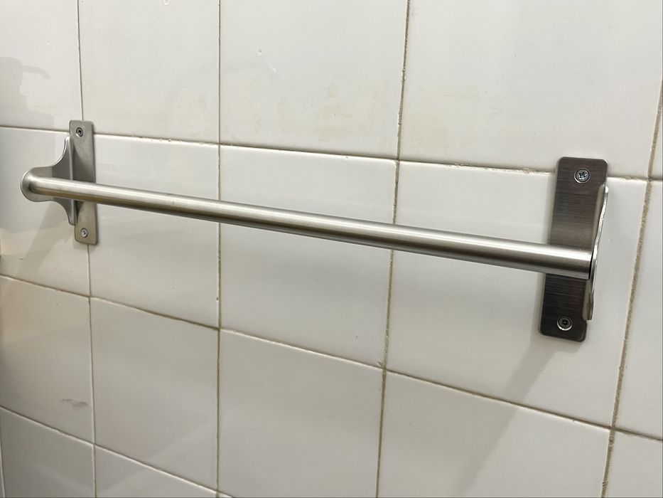 Conjunto 1 toalheiro + 2 ganchos + 1 porta rolos