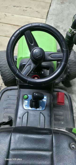 Дитячий трактор, транспорт.