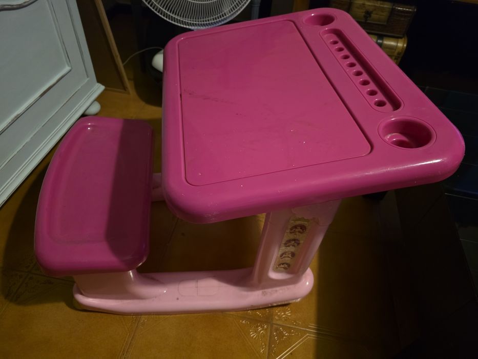 Secretaria, escravaninha de criança