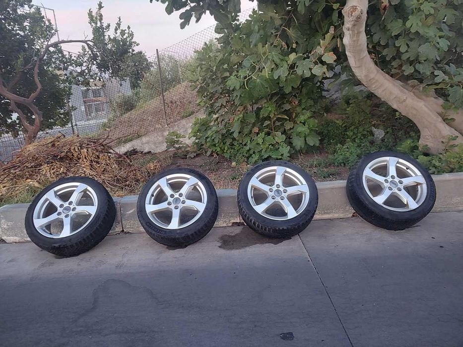 Jantes de liga leve originais AUDI 17" com Pneus